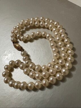 14K Gold Clasp White Pearl Necklace